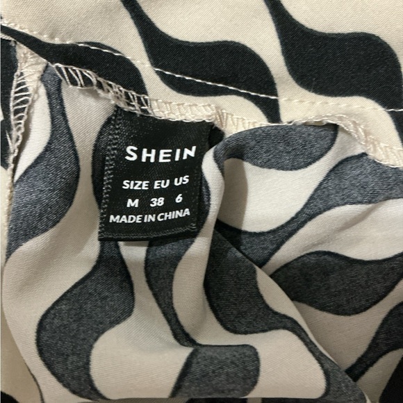 SHEIN Black and White Geometric Blouse Medium - Picture 6 of 6